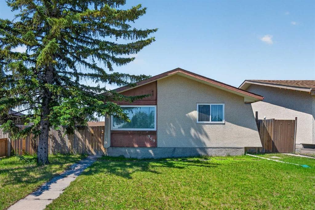 359 Maitland Crescent NE — photo 1
