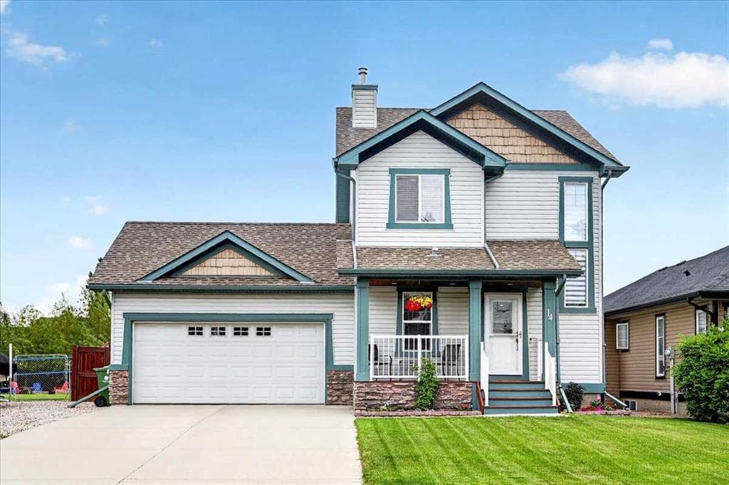 3-bed Detached for sale at 14 Thomas Street NW, Langdon