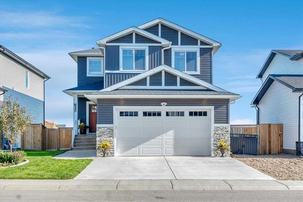 3-bed Detached for sale at 835 Lakewood Circle, Strathmore