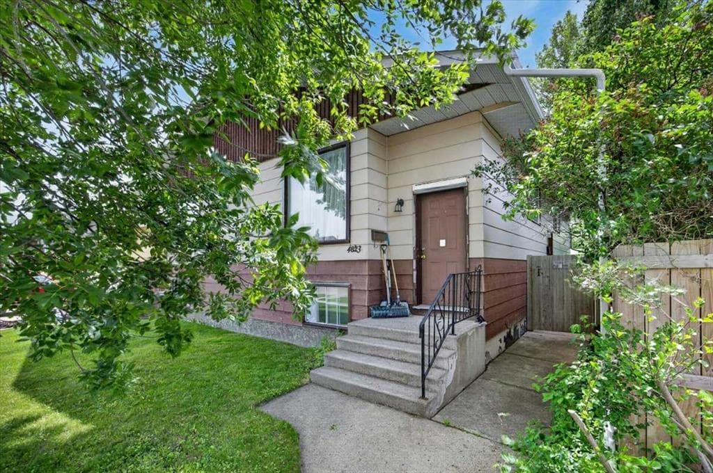 5-bed Semi-detached for sale at 4823 49 Street, Olds