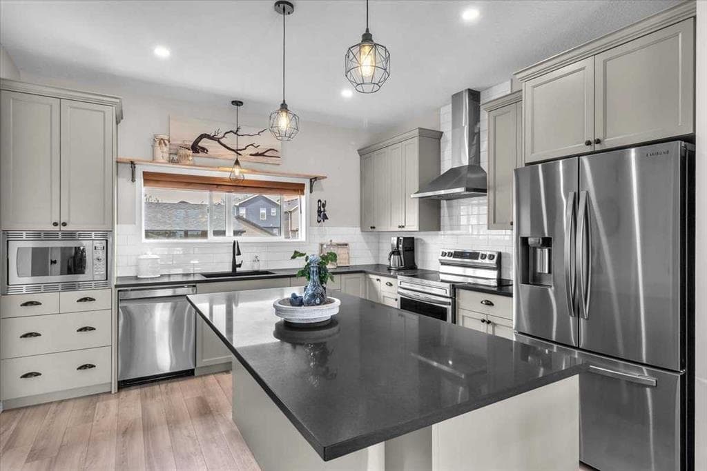 70 Haskayne Drive NW — photo 1