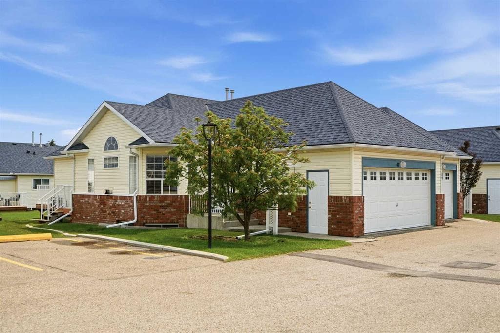 2-bed Townhouse for sale at 47, 12 Woodside Rise NW, Airdrie