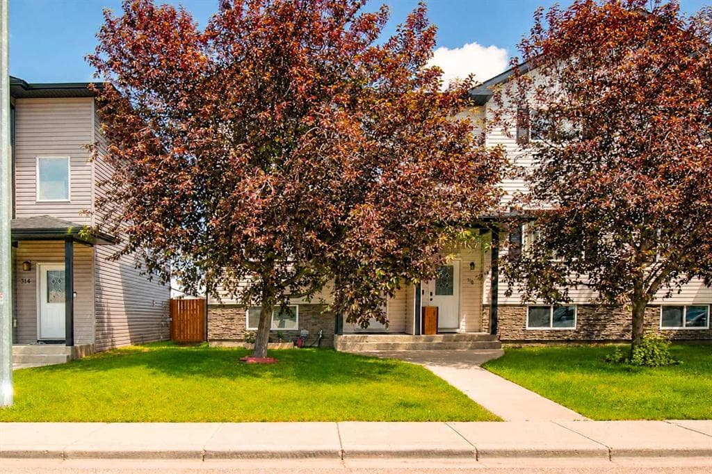312 17 Street E — photo 1