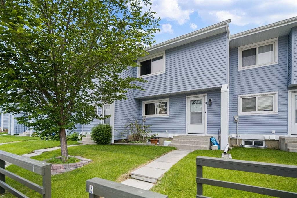 3-bed Townhouse for sale at 3, 195 Manora Place NE, Calgary