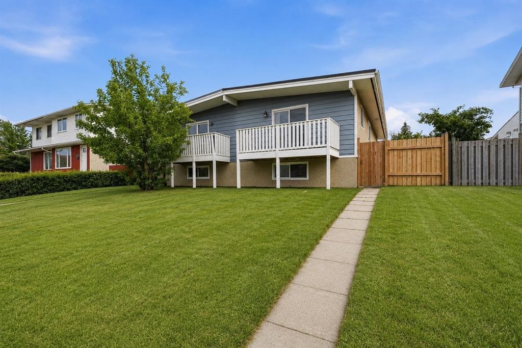 4-bed Semi-detached for sale at 5626 Pensacola Crescent SE, Calgary