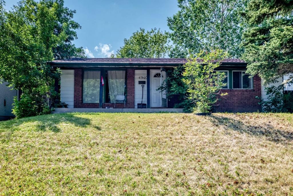 4940 Rundlewood Road NE — photo 1