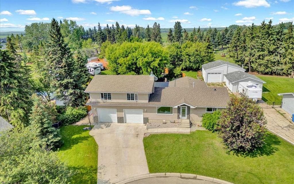 6-bed Detached for sale at 125 13 Avenue, Carstairs
