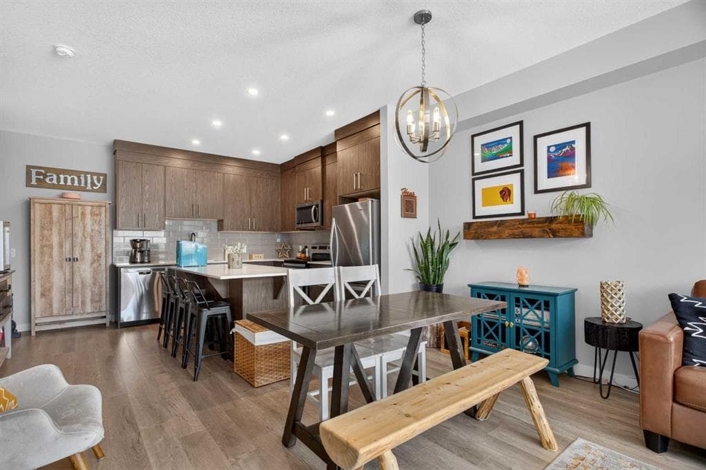 107 Redstone Crescent NE — photo 1