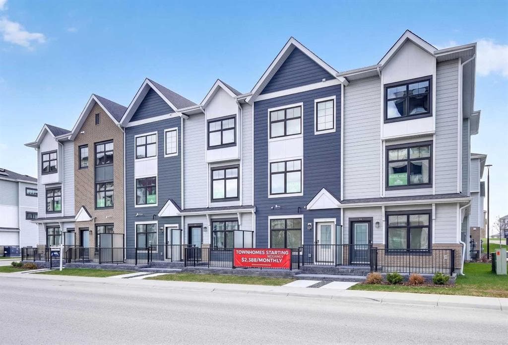 157 Mahogany Gardens SE — photo 1