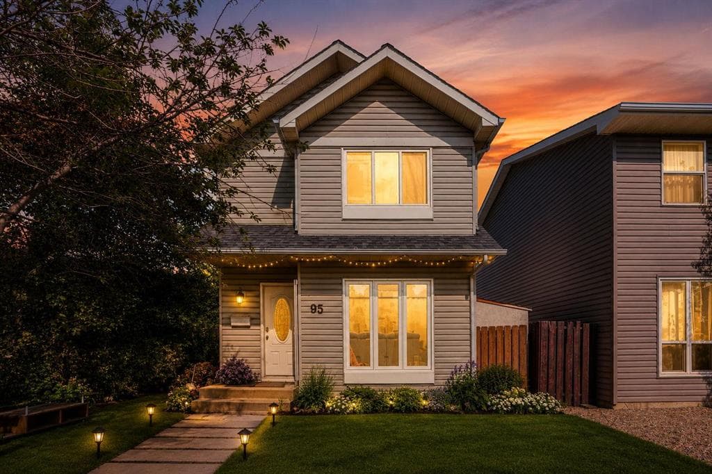 3-bed Detached for sale at 95 Castlegreen Close NE, Calgary