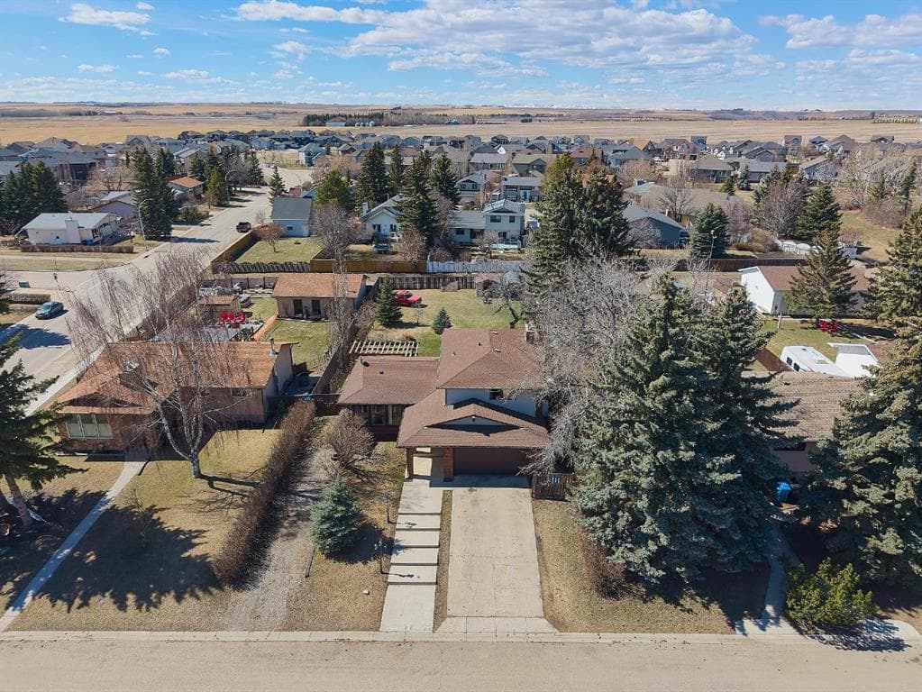 5-bed Detached for sale at 677 Wallace Drive, Carstairs