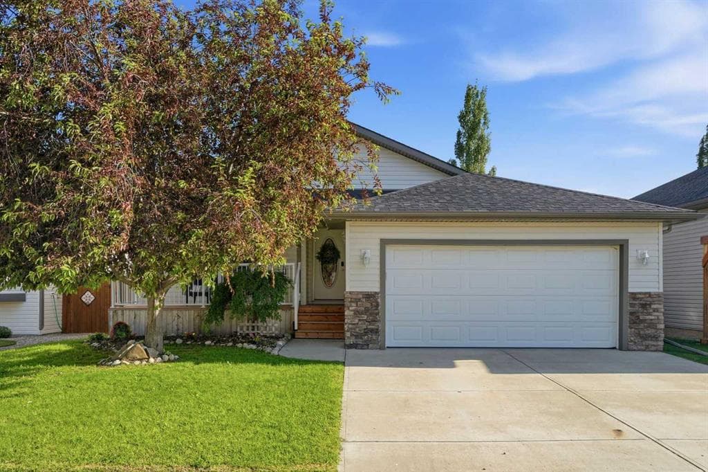 4-bed Detached for sale at 412 Highland Close, Strathmore