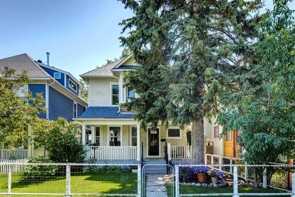 531 21 Avenue SW — photo 1
