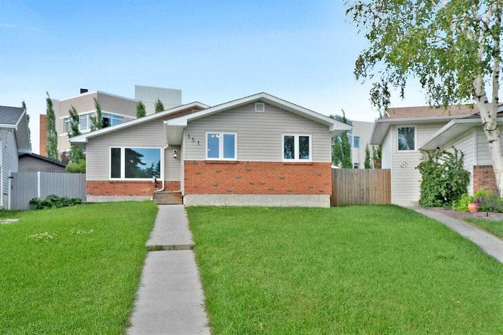 3-bed Detached for sale at 151 Midlawn Close SE, Calgary