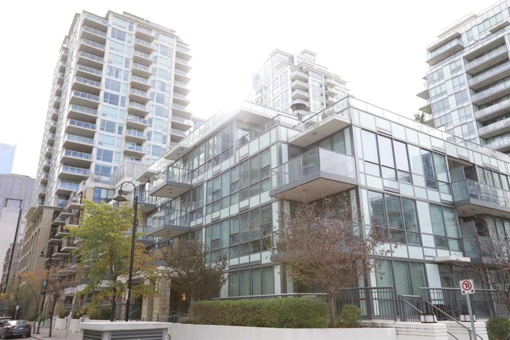 304, 51 Waterfront Mews SW — photo 1