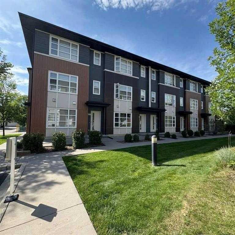 202 EVANSRIDGE Park NW — photo 1