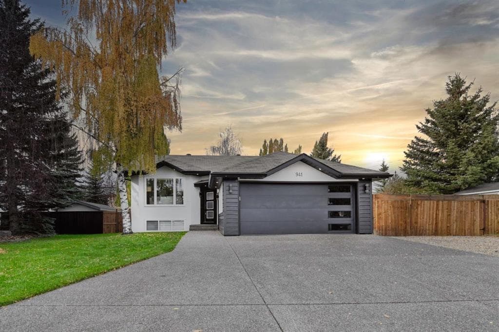 4-bed Detached for sale at 941 west chestermere Drive, Chestermere