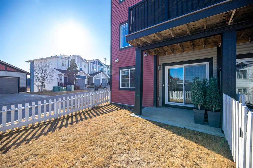 3-bed Townhouse for sale at 108 Jumping Pound Common, Cochrane