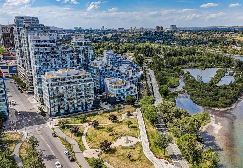 804, 118 Waterfront Court SW — photo 1