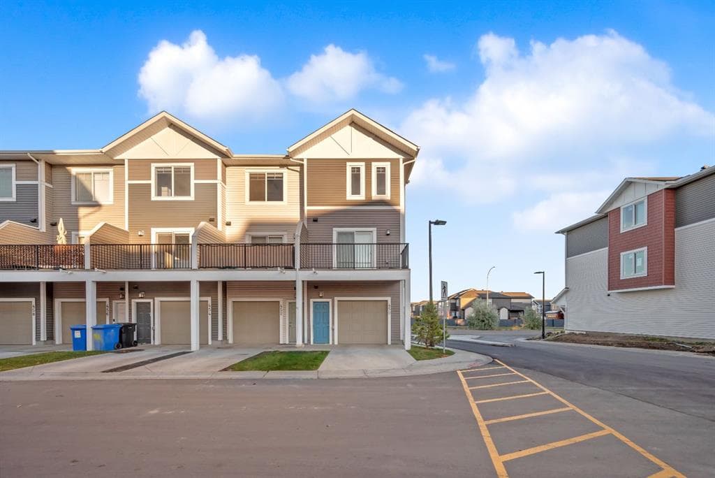 3-bed Townhouse for sale at 450 Canals Crossing SW, Airdrie