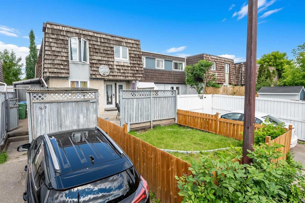 3-bed Townhouse for sale at 7627 24A Street SE, Calgary