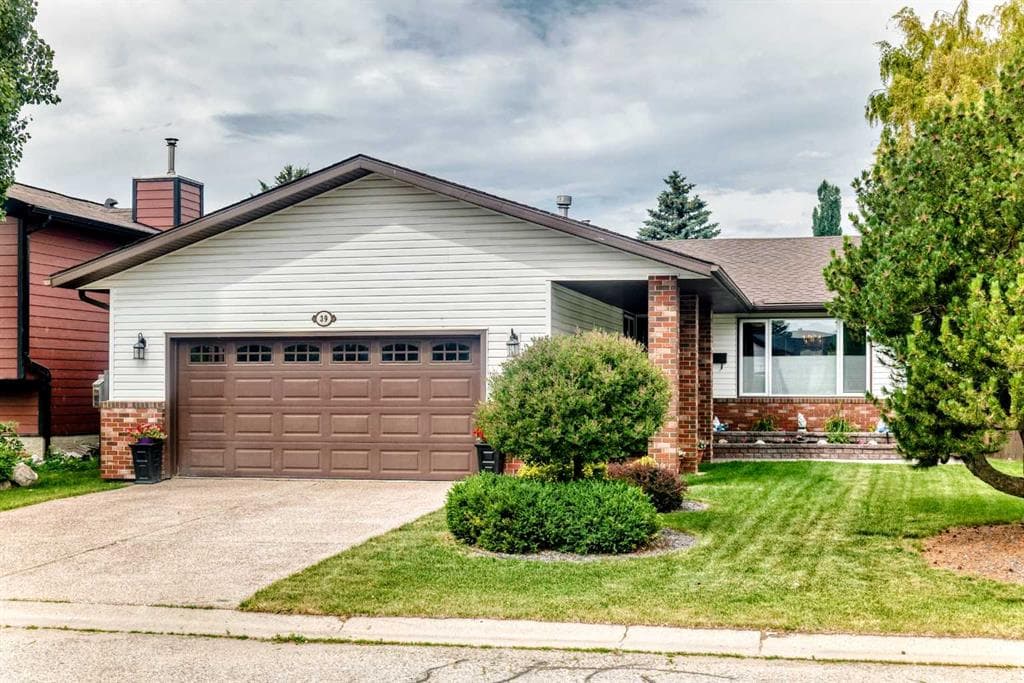 5-bed Detached for sale at 39 Deer Run Place SE, Calgary