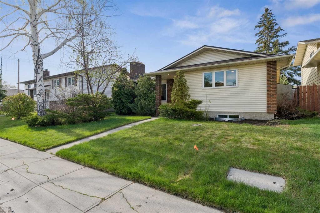 6751 34 Avenue NE — photo 1