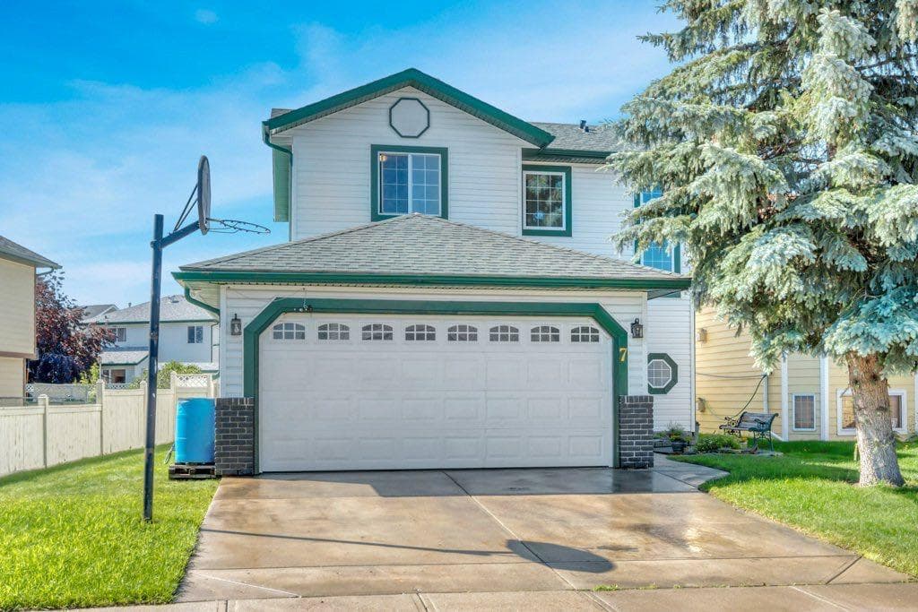 3-bed Detached for sale at 7 Springs Crescent SE, Airdrie