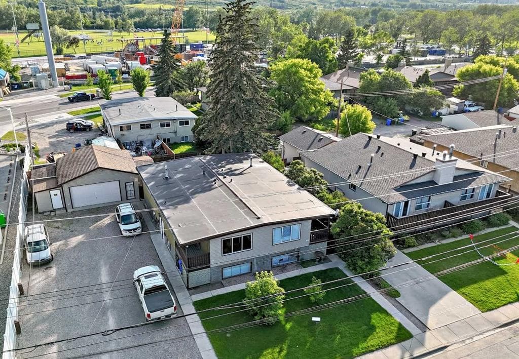 10-bed Duplex for sale at 5113 17 Avenue NW, Calgary