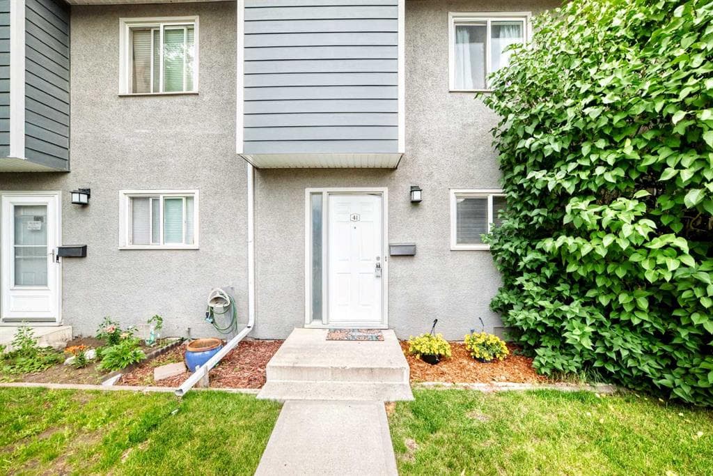 3-bed Townhouse for sale at 41, 219 90 Avenue SE, Calgary