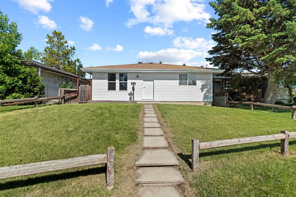 3116 39 Street SE — photo 1