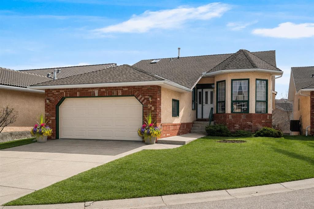 58 Evergreen Bay SW — photo 1