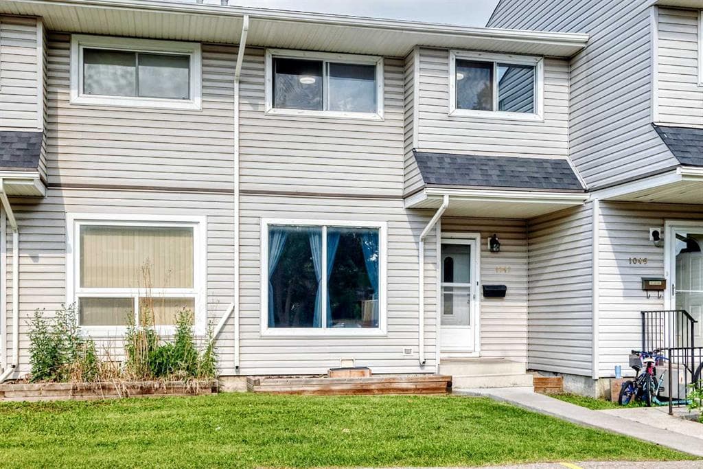 3-bed Townhouse for sale at 1047, 3235 56 Street NE, Calgary