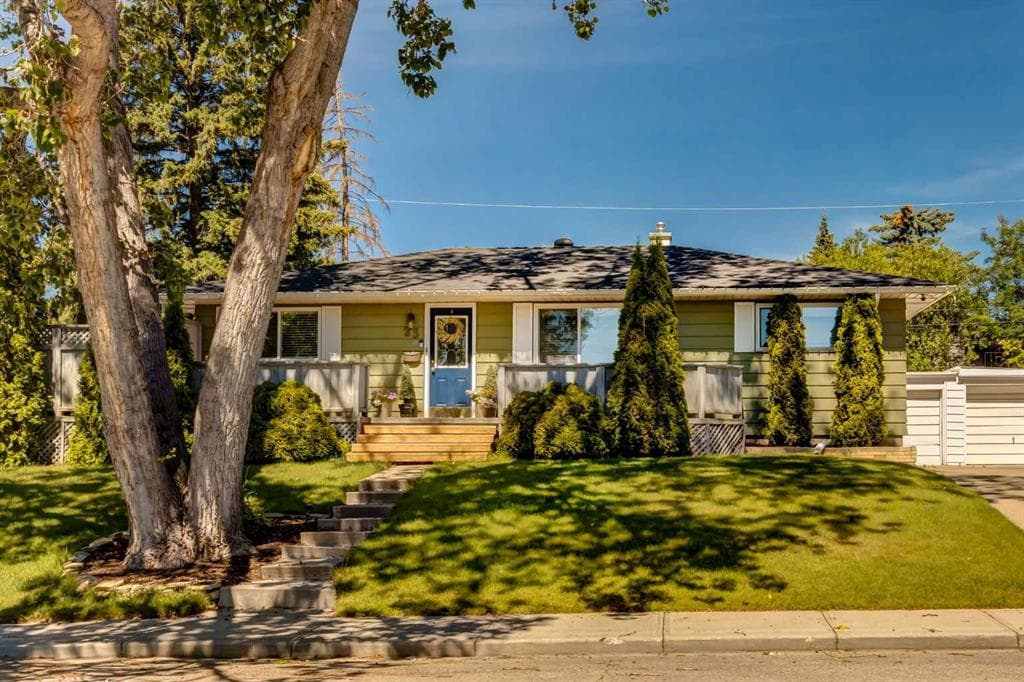 5-bed Detached for sale at 23 Heston Street NW, Calgary