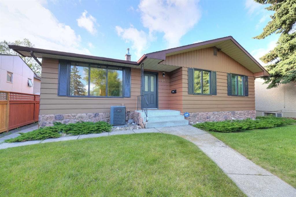 4-bed Detached for sale at 31 Rosery Drive NW, Calgary