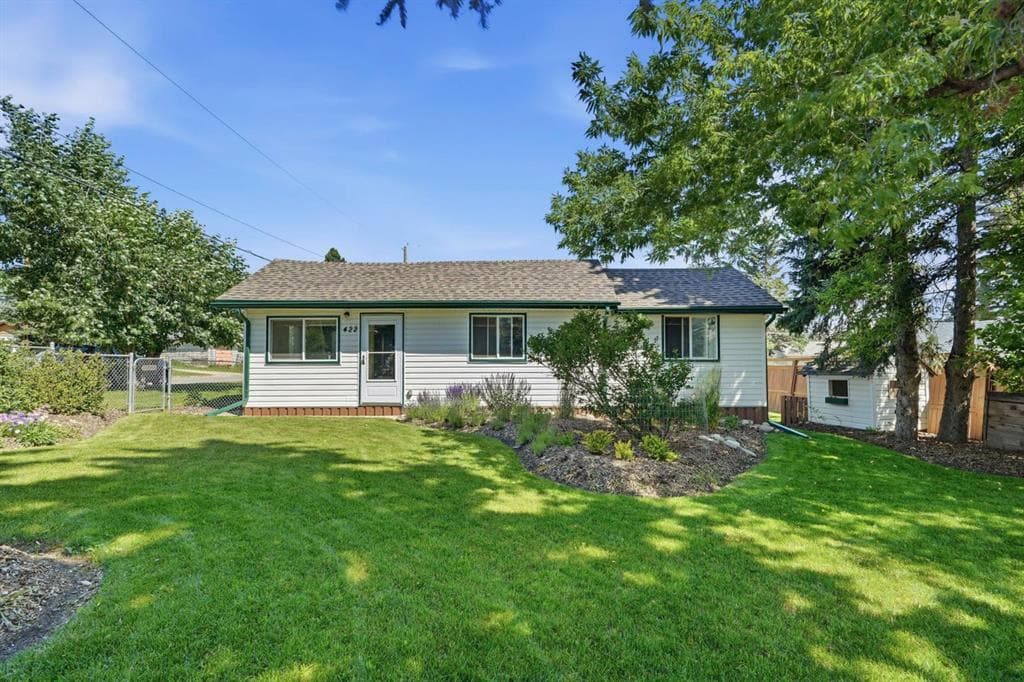 2-bed Detached for sale at 422 Sunset Boulevard NW, Diamond Valley