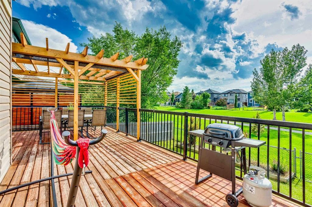 6-bed Detached for sale at 1925 Luxstone Park SW, Airdrie