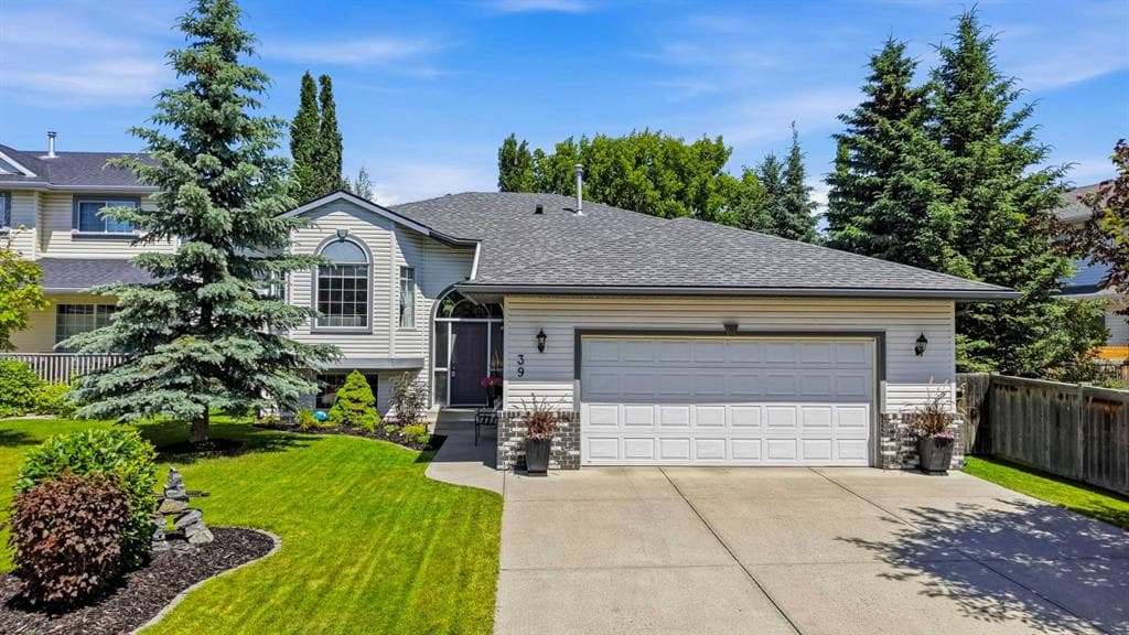 4-bed Detached for sale at 39 West Terrace Crescent, Cochrane