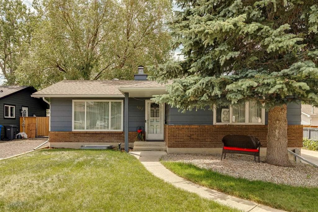 4-bed Detached for sale at 102 Thorson Crescent, Okotoks