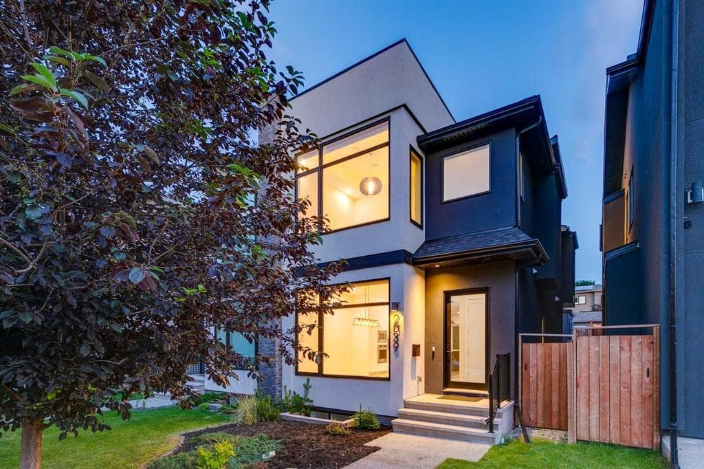 4-bed Semi-detached for sale at 2039 44 Avenue SW, Calgary
