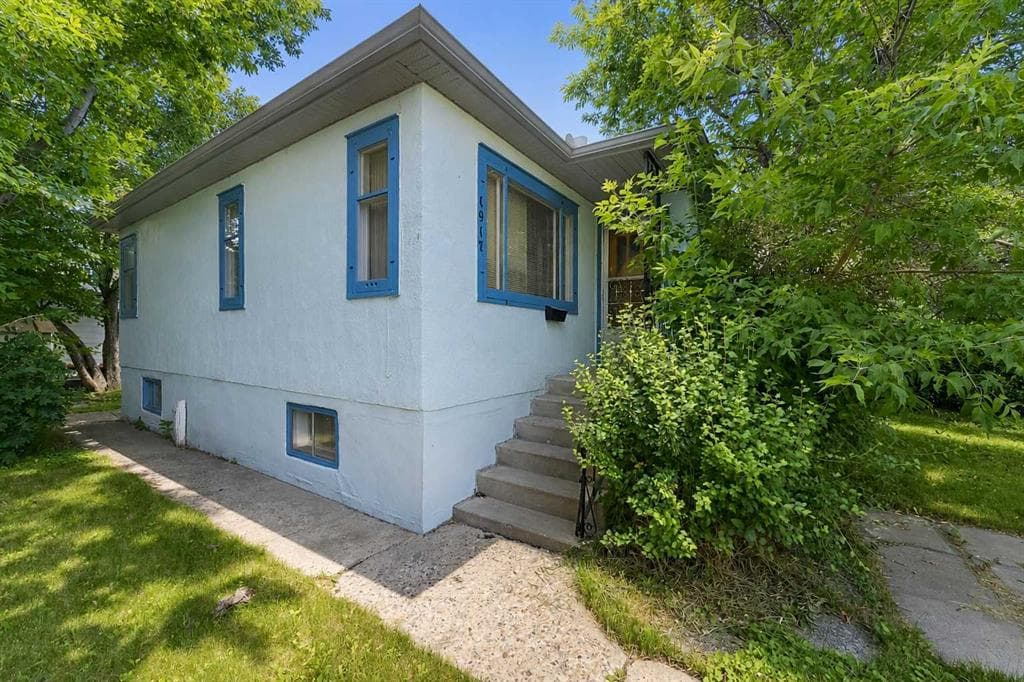 1917 Mountview Crescent NE — photo 1