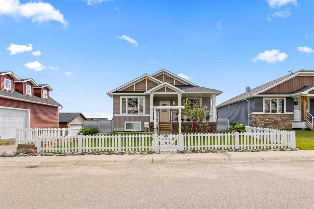3-bed Detached for sale at 317 McLeod Crescent, Diamond Valley