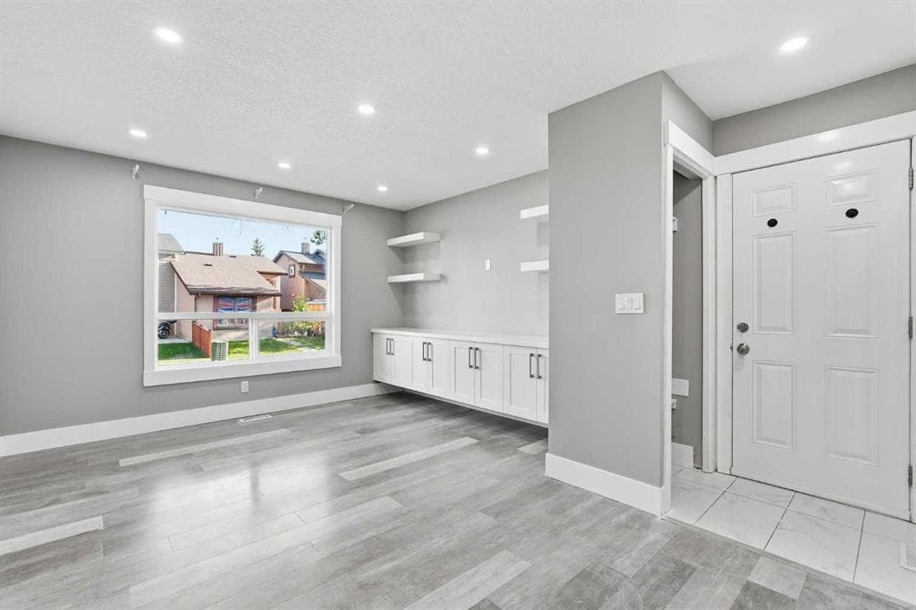 4-bed Semi-detached for sale at 99 Pinecliff Close, Calgary