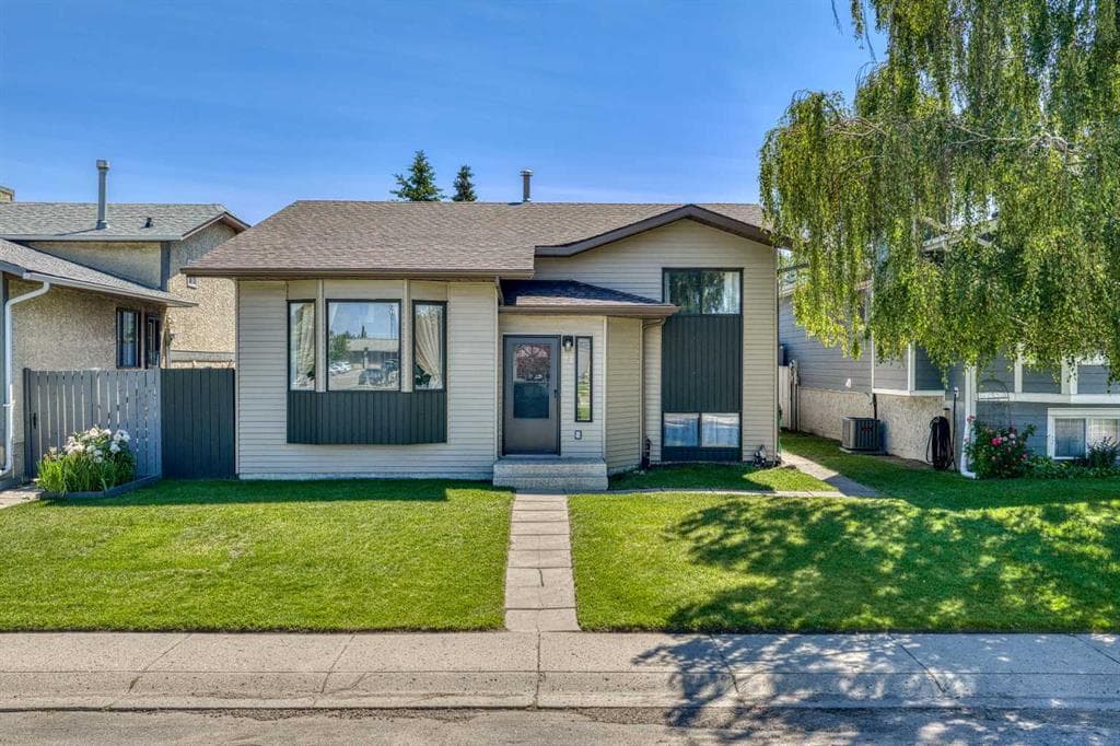 71 Riverglen Crescent SE — photo 1
