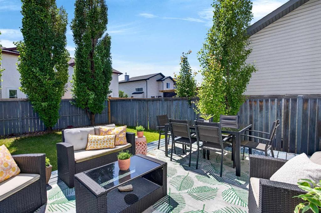 4-bed Semi-detached for sale at 66 Canoe Close SW, Airdrie