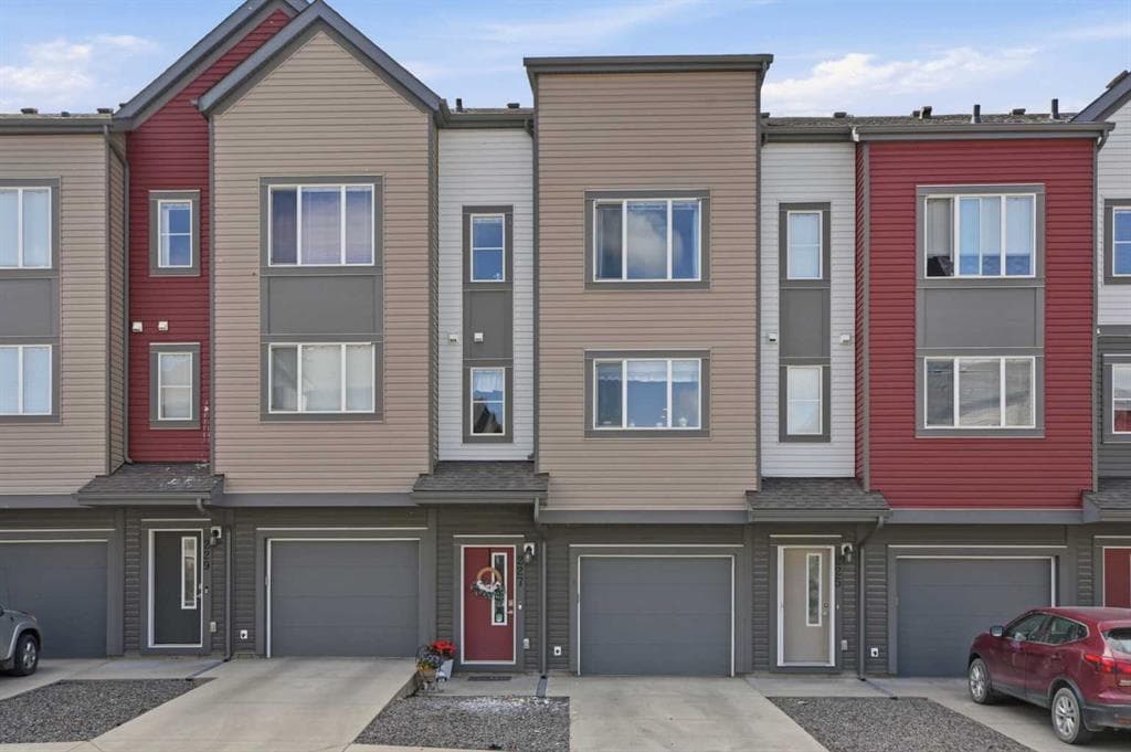 3-bed Townhouse for sale at 227 Copperpond Row SE, Calgary