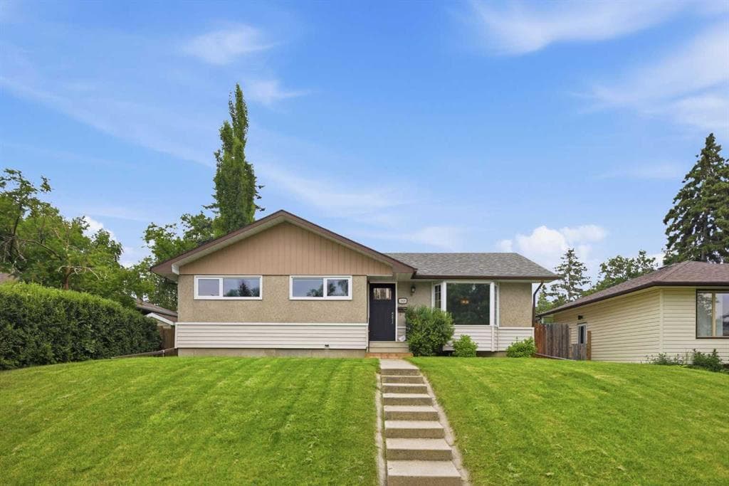 2828 45 Street SW — photo 1