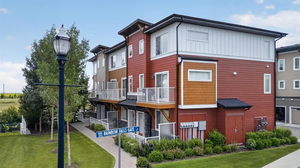 3-bed Townhouse for sale at 43, 111 Rainbow Falls Gate, Chestermere
