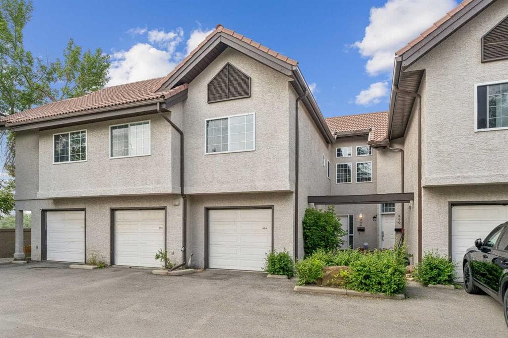 604, 1997 Sirocco Drive SW — photo 1