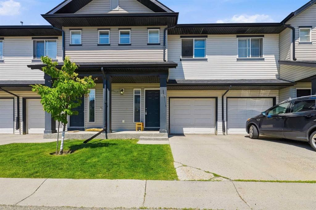 124 Everridge Gardens SW — photo 1